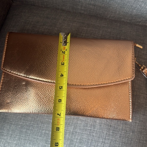 Elegant Rose Gold Clutch Bag - Picture 5 of 6